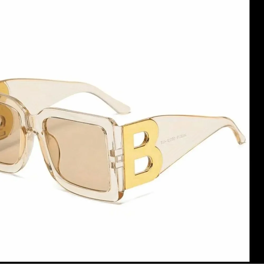NWT Oversized heavy plastic frame, sunglasses metallic B Decor UV protec…